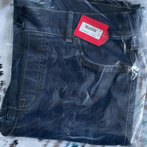 BNWT SPANXshape™ Original EveryWear
Flare Jeans in Large - Picture 2 of 4